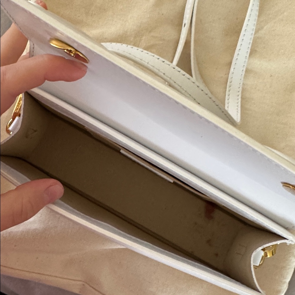 Jacquemus White Mini Bag with Gold Logo - Picture 7 of 8